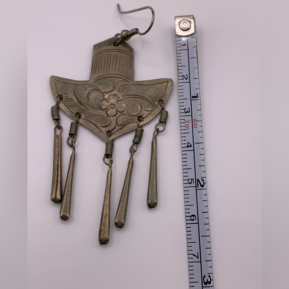 Vintage Floral Etched Silver tone  Drop Earrings - Picture 4 of 4